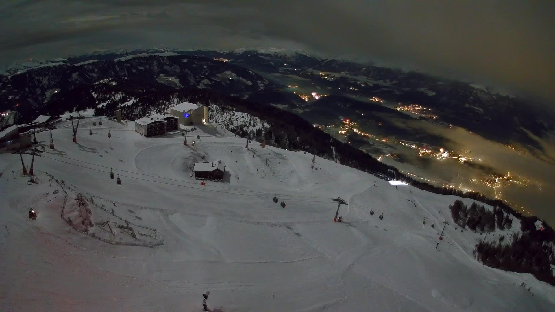 Cima estación de esquí Kronplatz | vista hacia Brunico