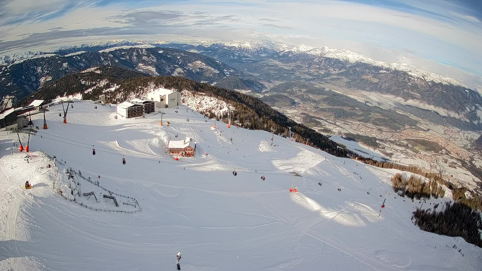 Cima estación de esquí Kronplatz | vista hacia Brunico