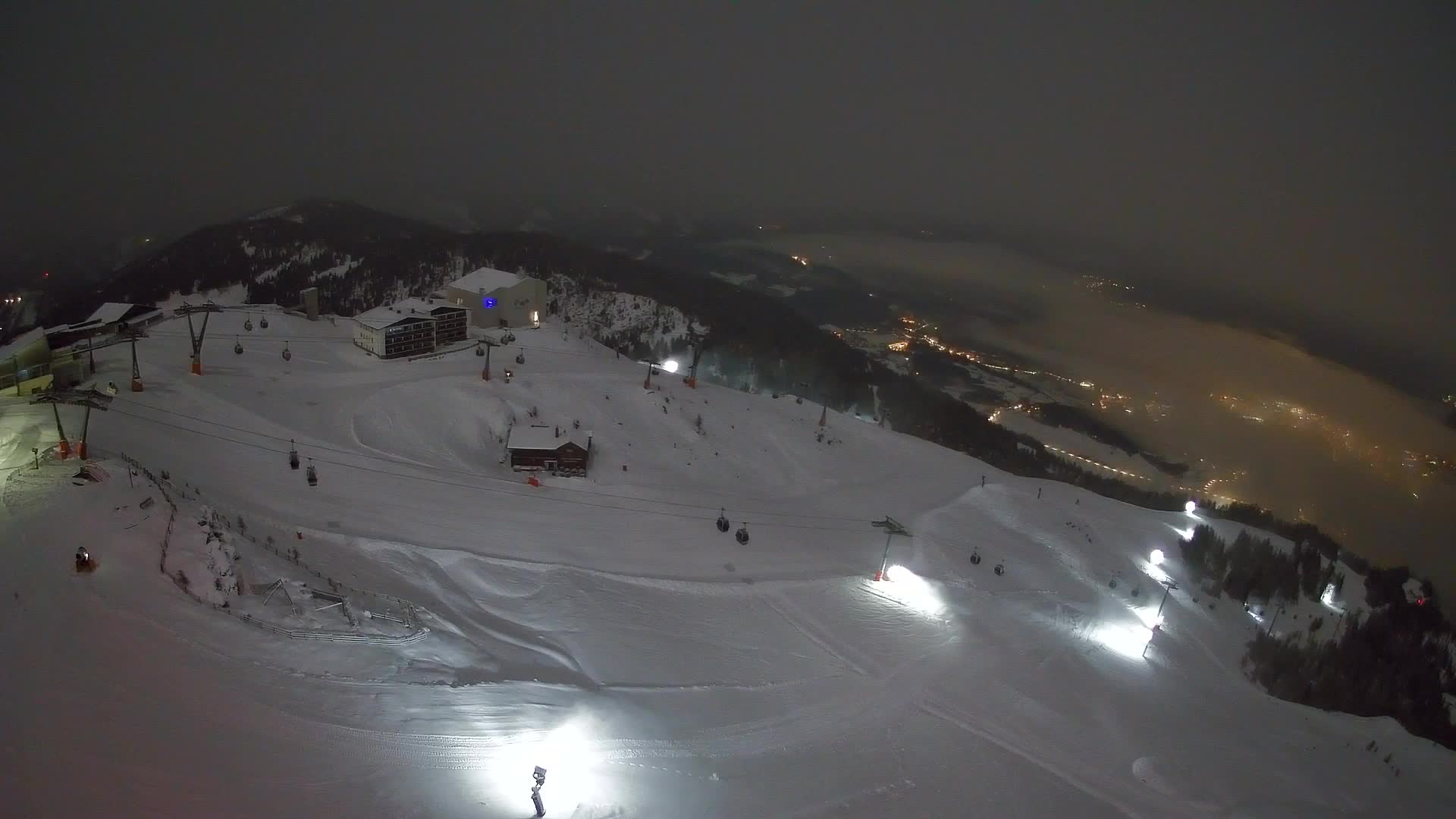 Cima estación de esquí Kronplatz | vista hacia Brunico