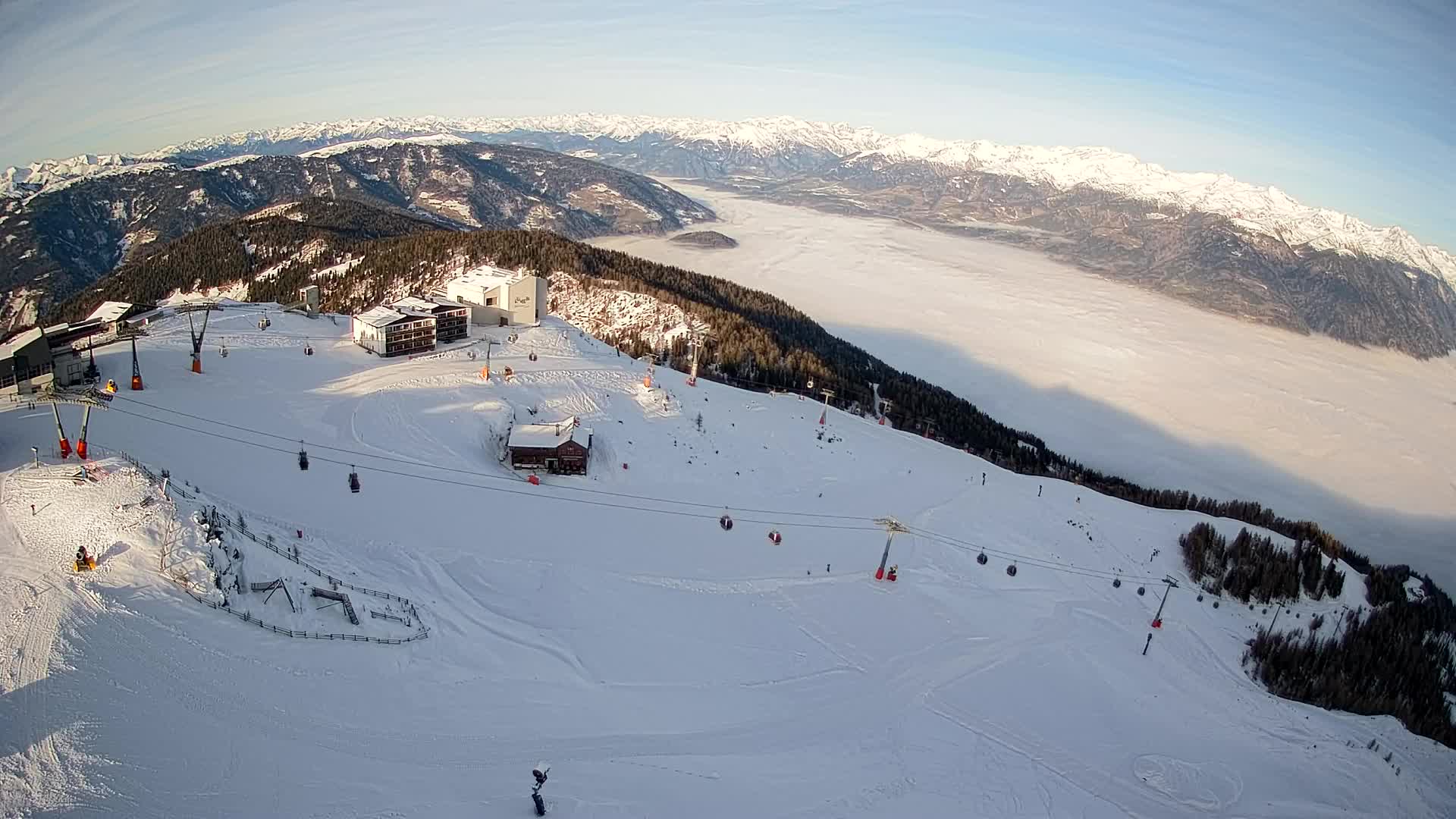 Cima estación de esquí Kronplatz | vista hacia Brunico