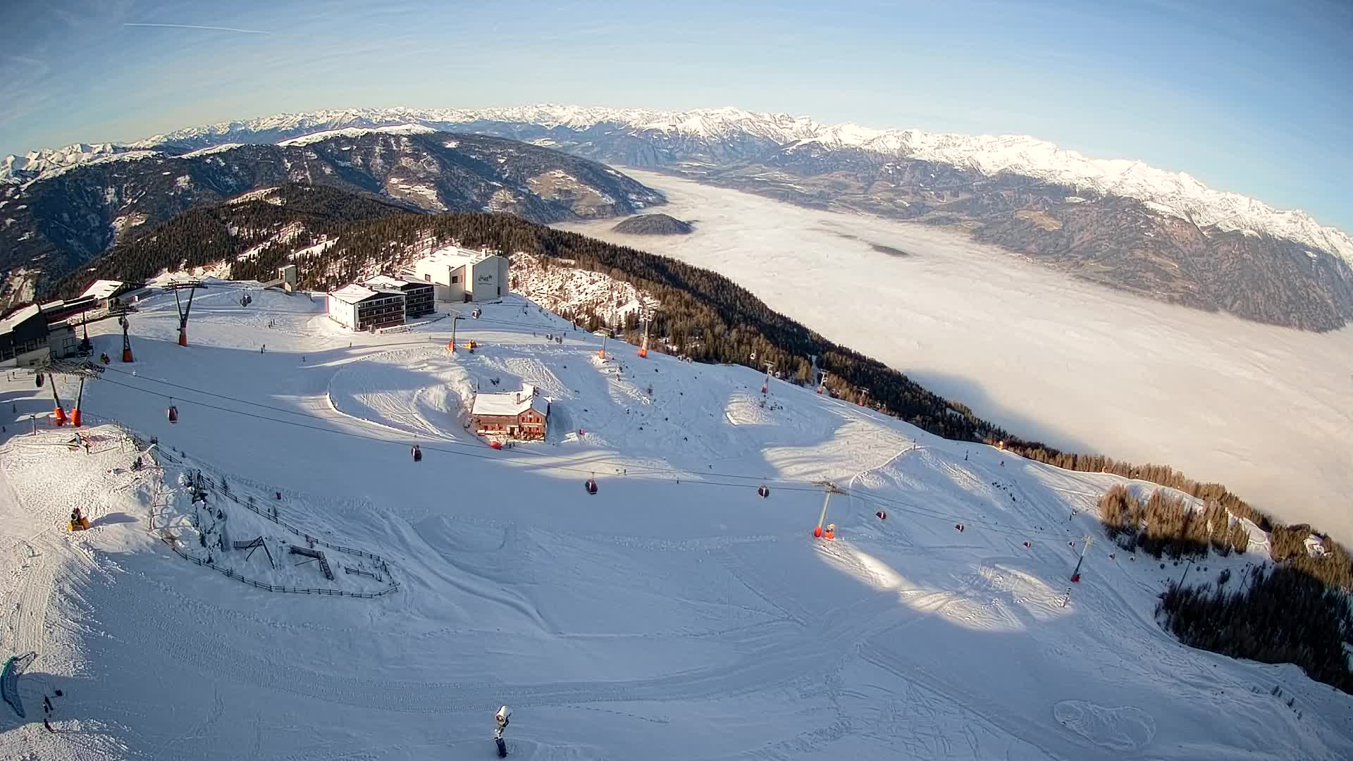 Cima estación de esquí Kronplatz | vista hacia Brunico