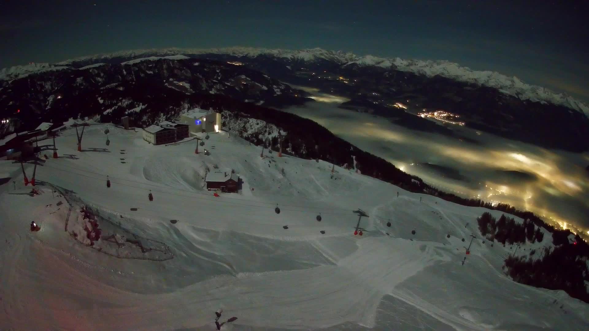 Cima estación de esquí Kronplatz | vista hacia Brunico