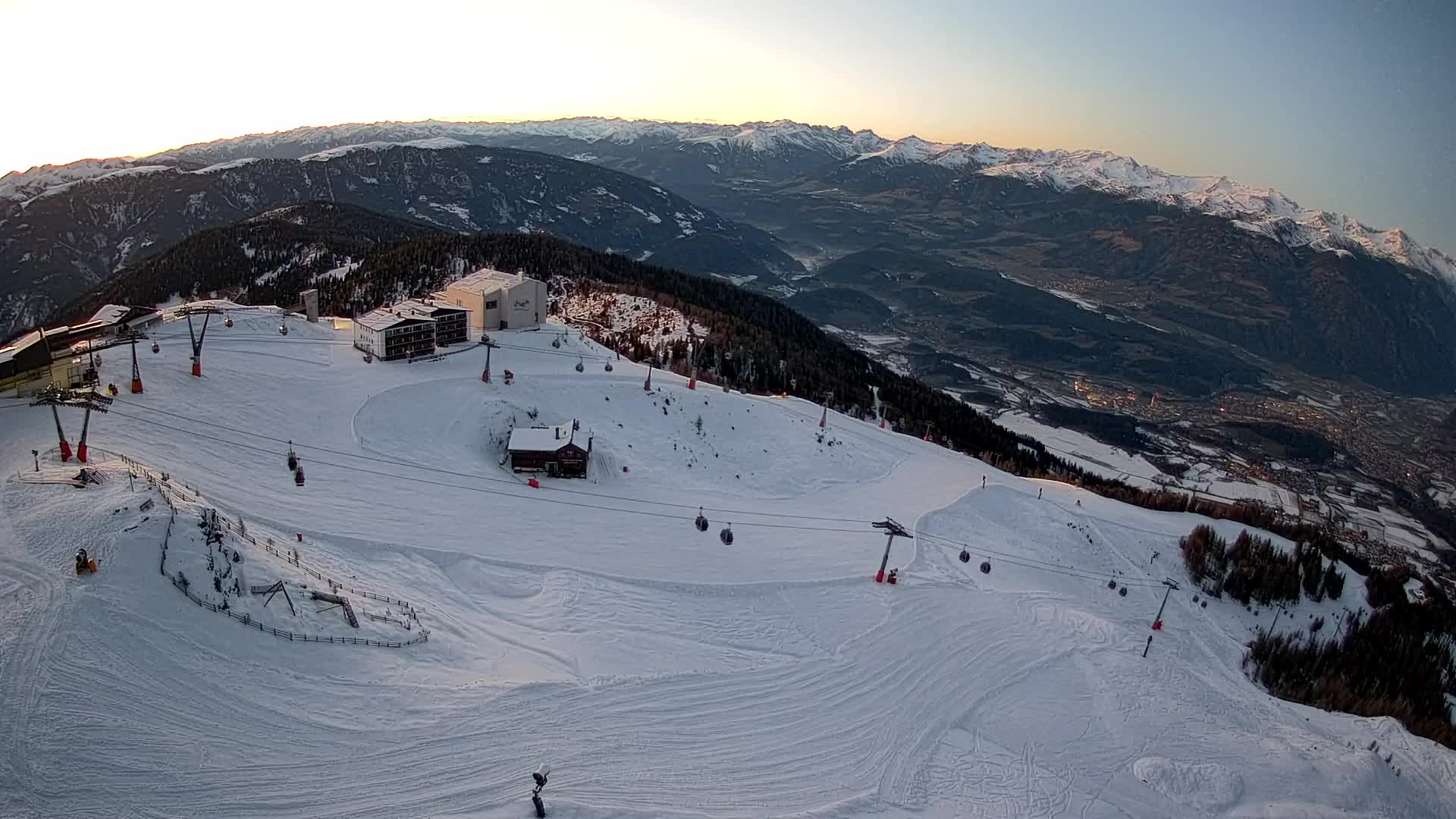 Skigebiet Kronplatz Gipfel | Blick auf Bruneck