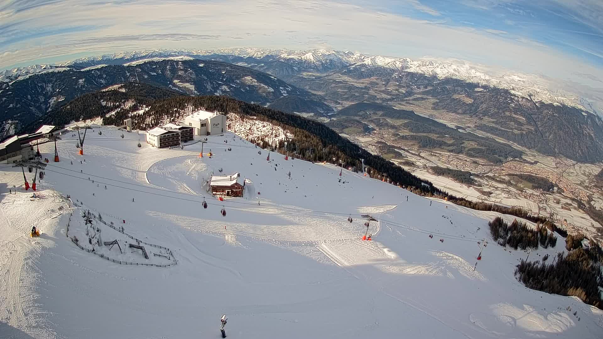 Cima estación de esquí Kronplatz | vista hacia Brunico