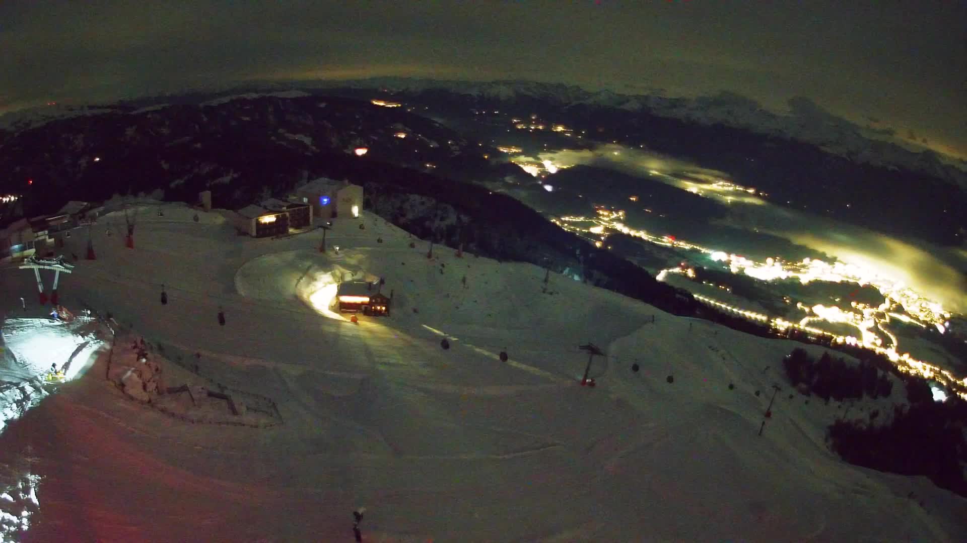 Cima estación de esquí Kronplatz | vista hacia Brunico