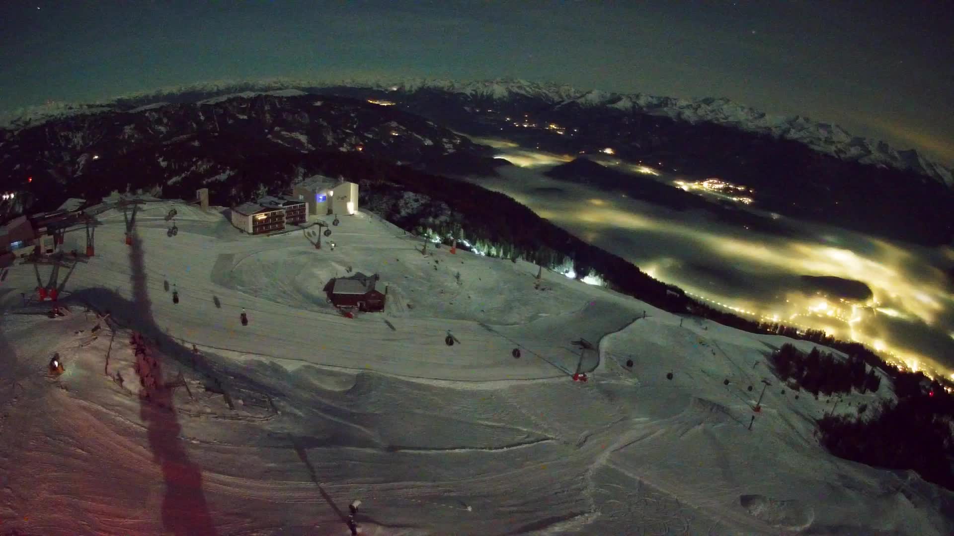 Cima estación de esquí Kronplatz | vista hacia Brunico