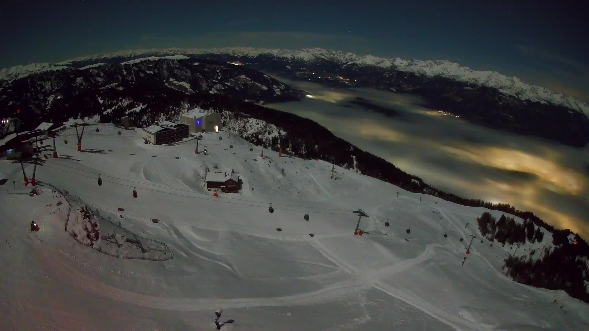 Cima estación de esquí Kronplatz | vista hacia Brunico