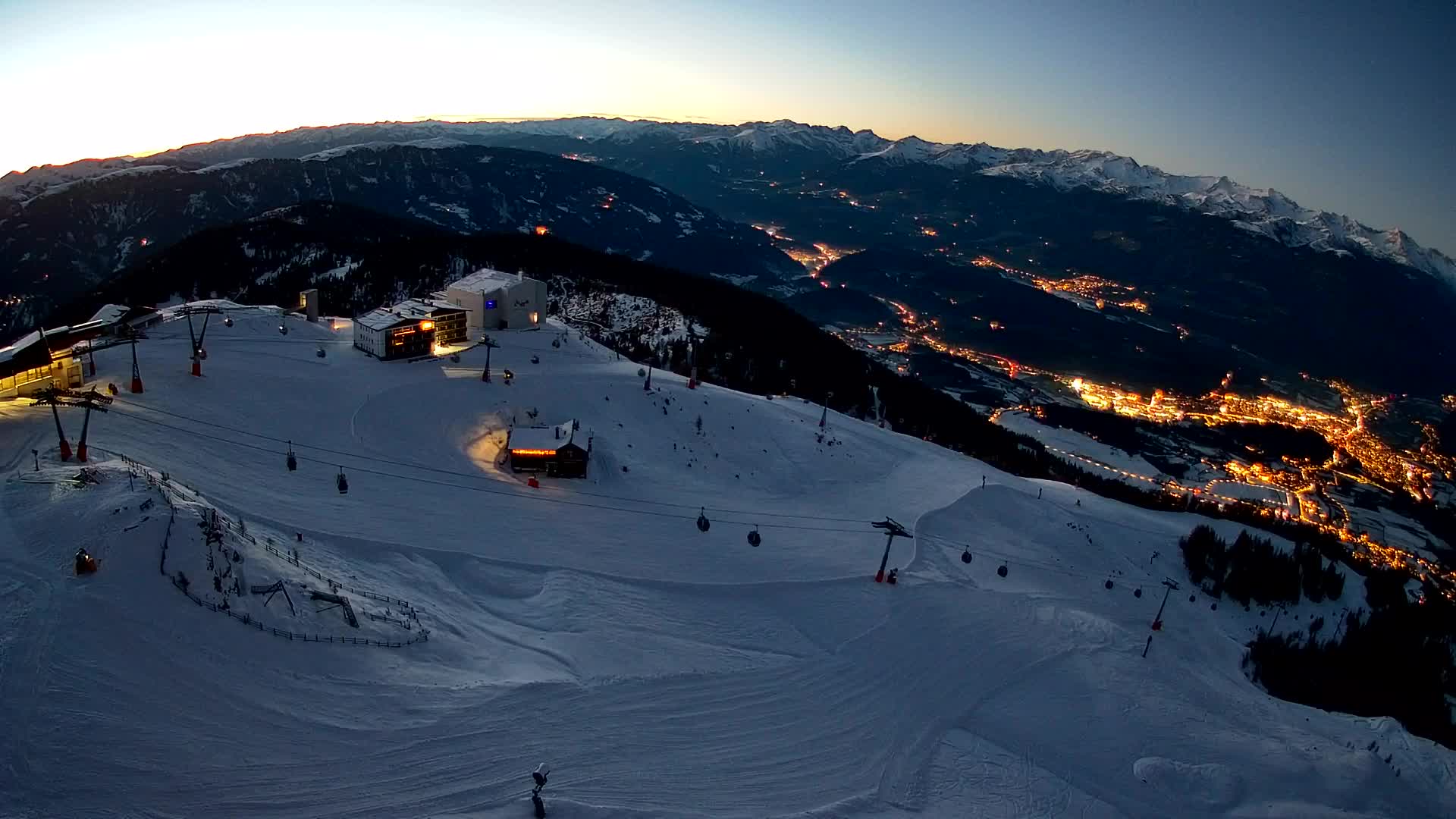 Cima estación de esquí Kronplatz | vista hacia Brunico