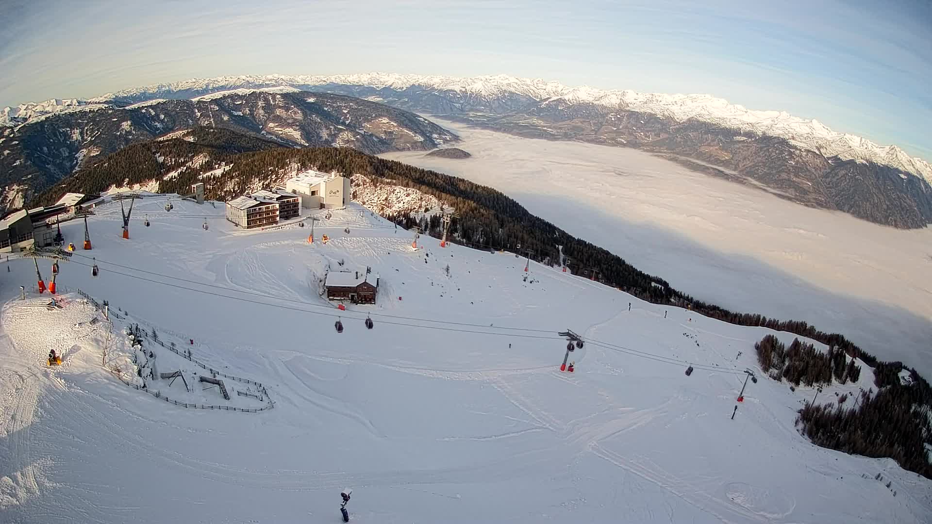 Cima estación de esquí Kronplatz | vista hacia Brunico