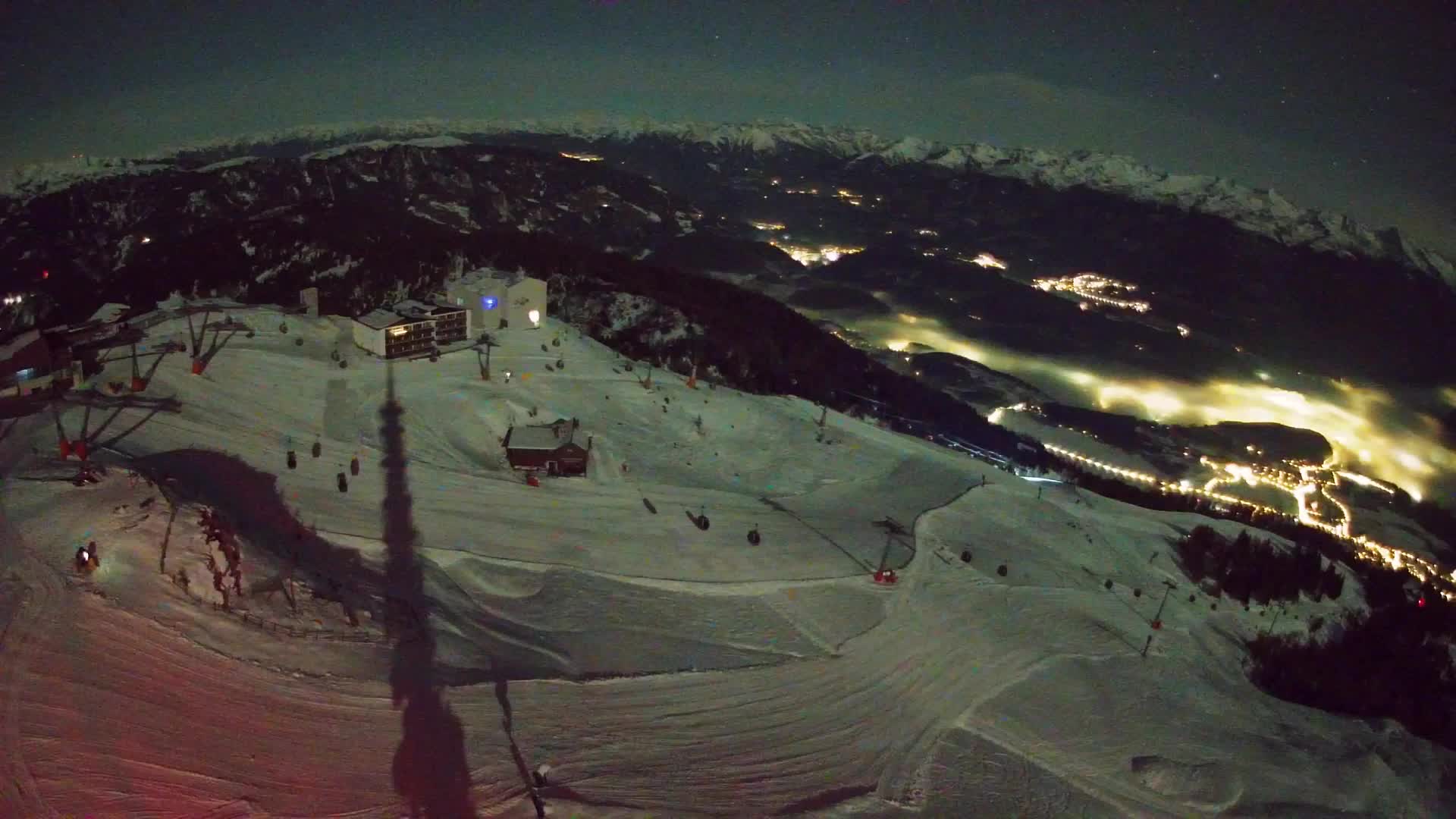 Cima estación de esquí Kronplatz | vista hacia Brunico