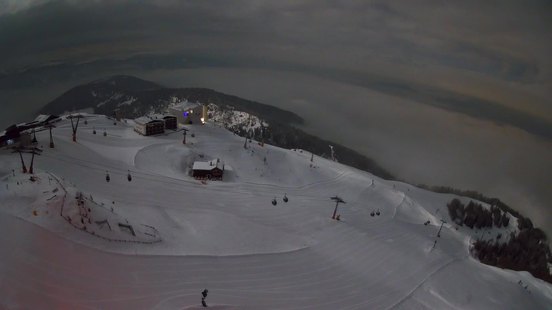 Cima estación de esquí Kronplatz | vista hacia Brunico