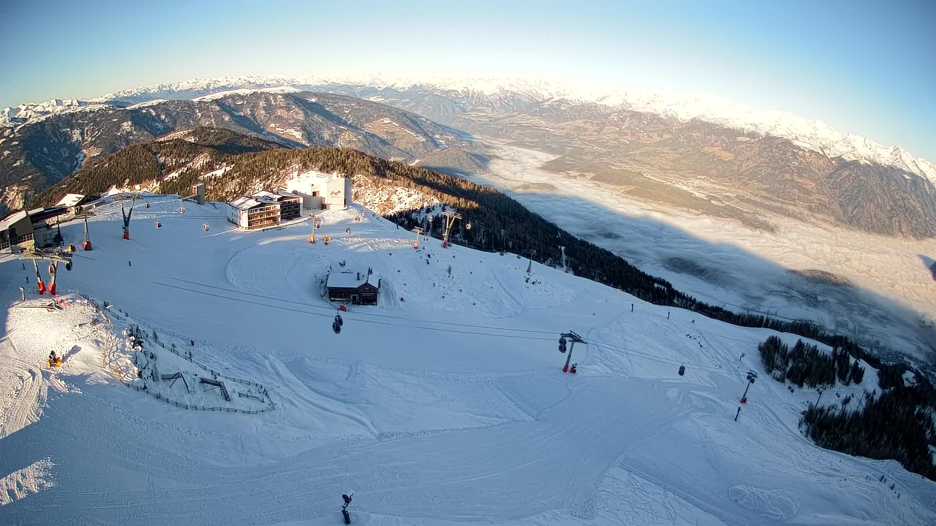Skigebiet Kronplatz Gipfel | Blick auf Bruneck