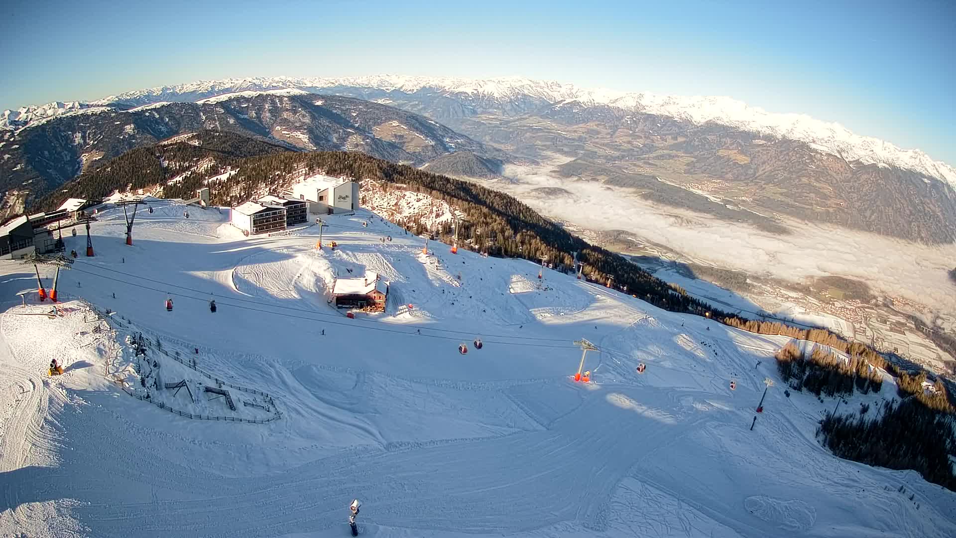 Cima estación de esquí Kronplatz | vista hacia Brunico