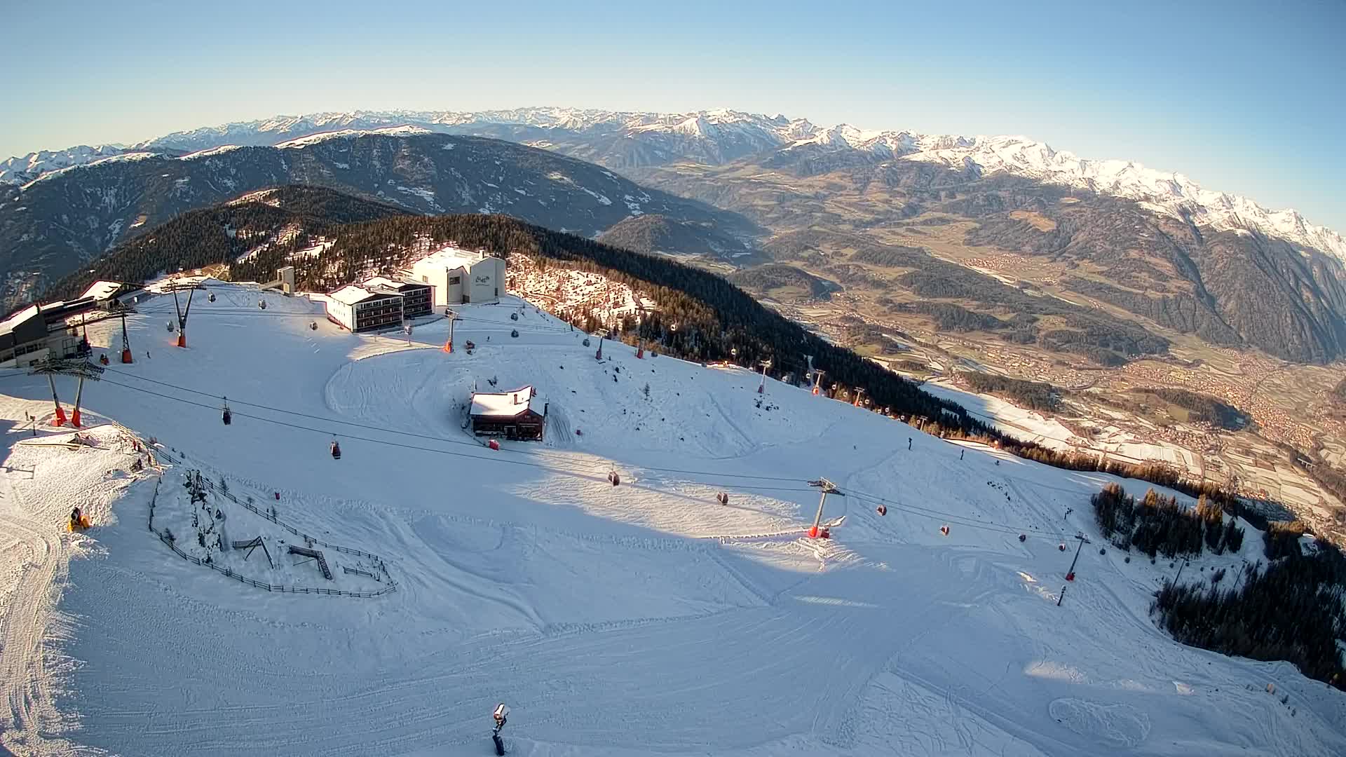 Cima estación de esquí Kronplatz | vista hacia Brunico