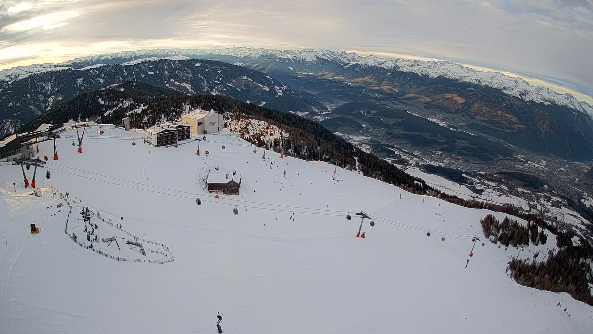 Skigebiet Kronplatz Gipfel | Blick auf Bruneck