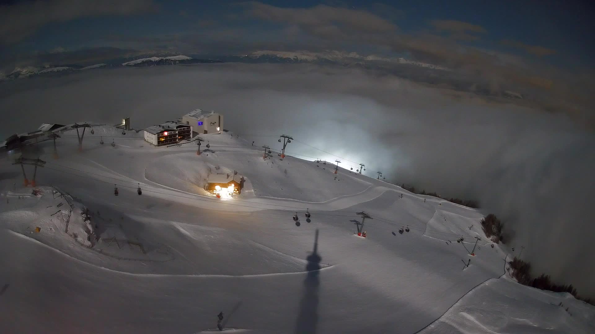Cima estación de esquí Kronplatz | vista hacia Brunico