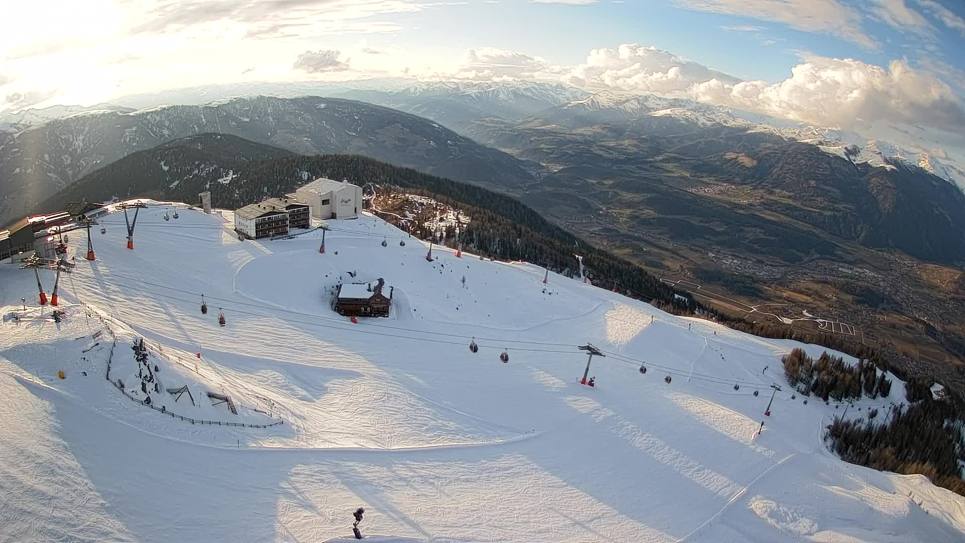 Cima estación de esquí Kronplatz | vista hacia Brunico
