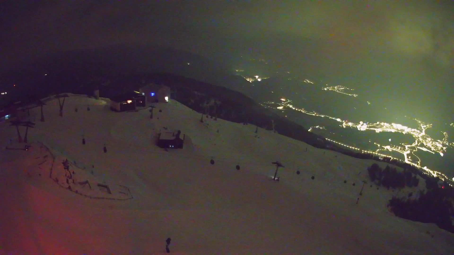 Cima estación de esquí Kronplatz | vista hacia Brunico