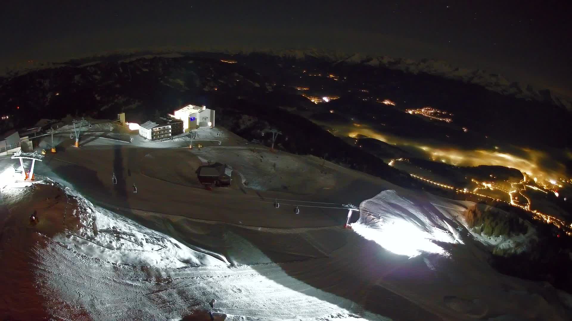 Cima estación de esquí Kronplatz | vista hacia Brunico