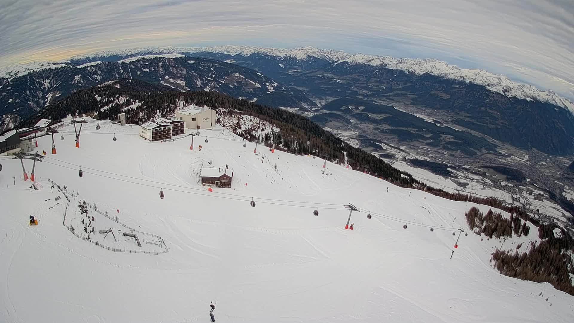 Skigebiet Kronplatz Gipfel | Blick auf Bruneck