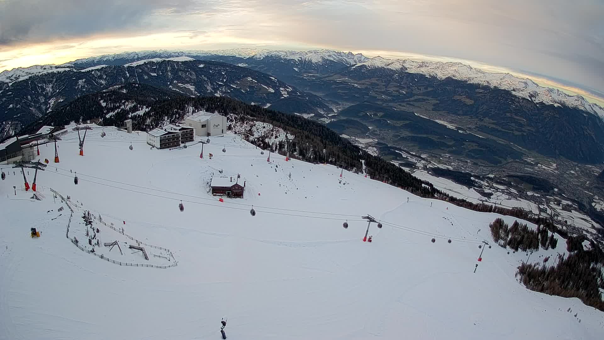 Stazione sciistica di Plan de Corones | vista su Brunico