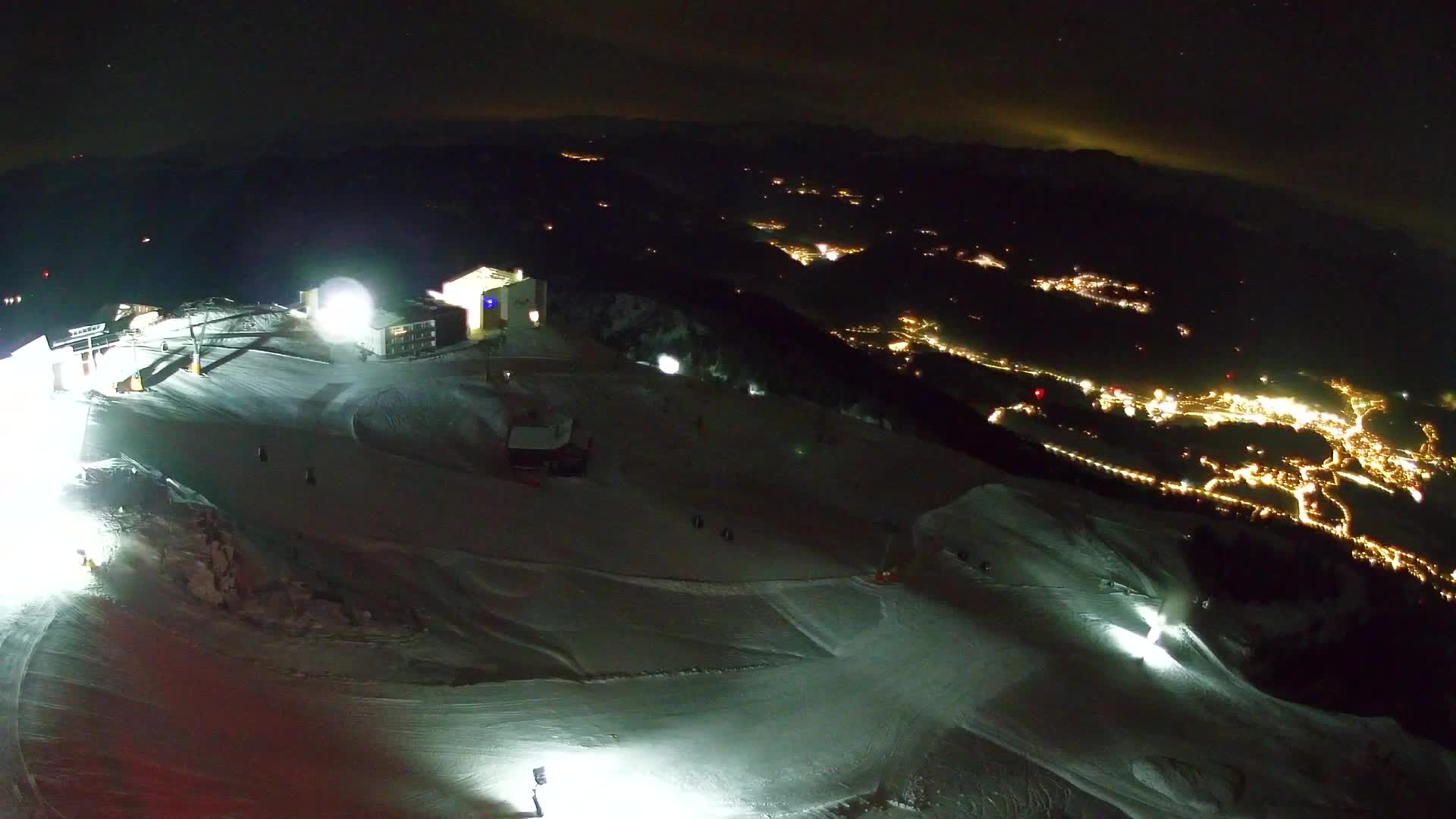 Cima estación de esquí Kronplatz | vista hacia Brunico