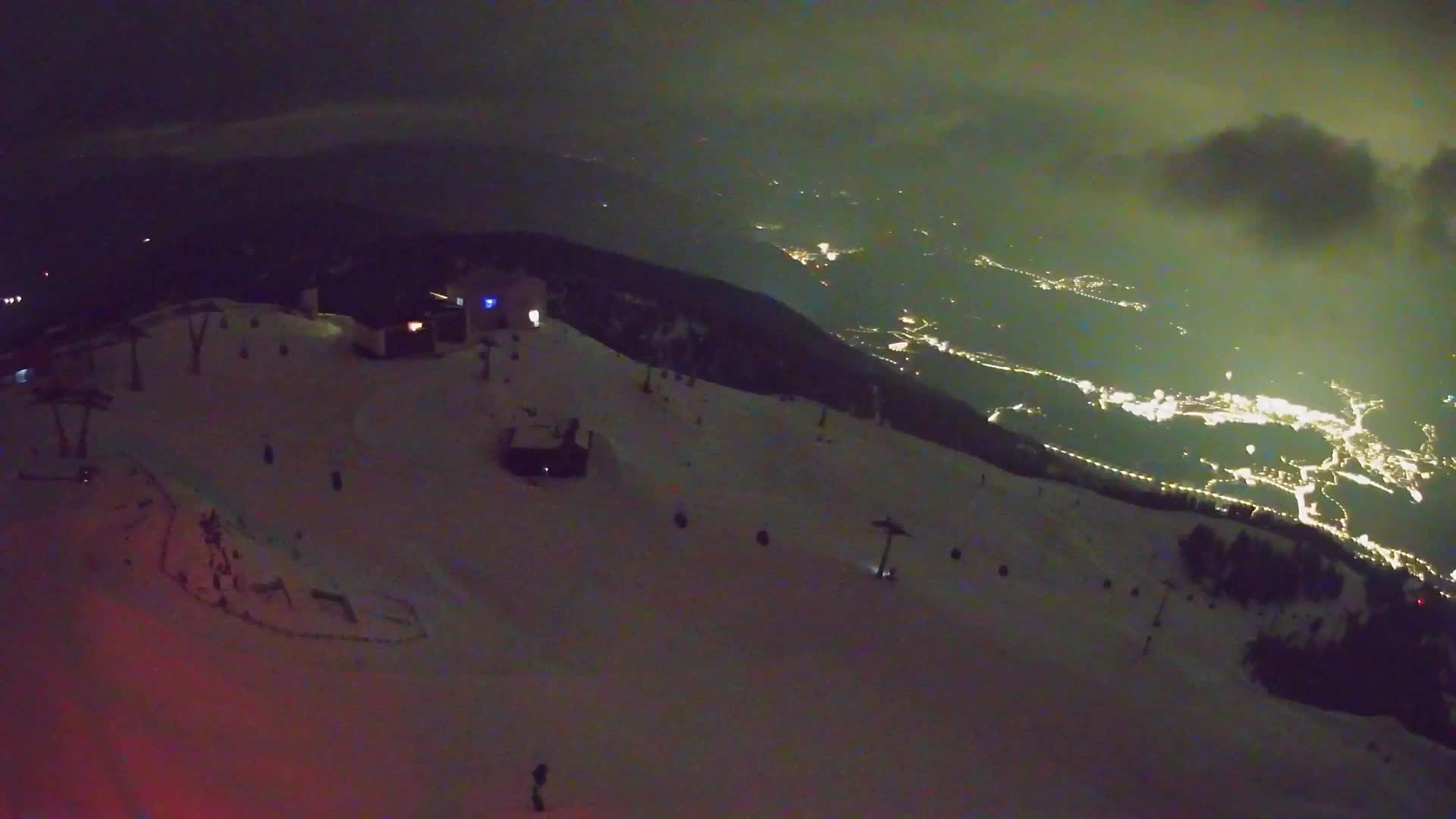 Cima estación de esquí Kronplatz | vista hacia Brunico