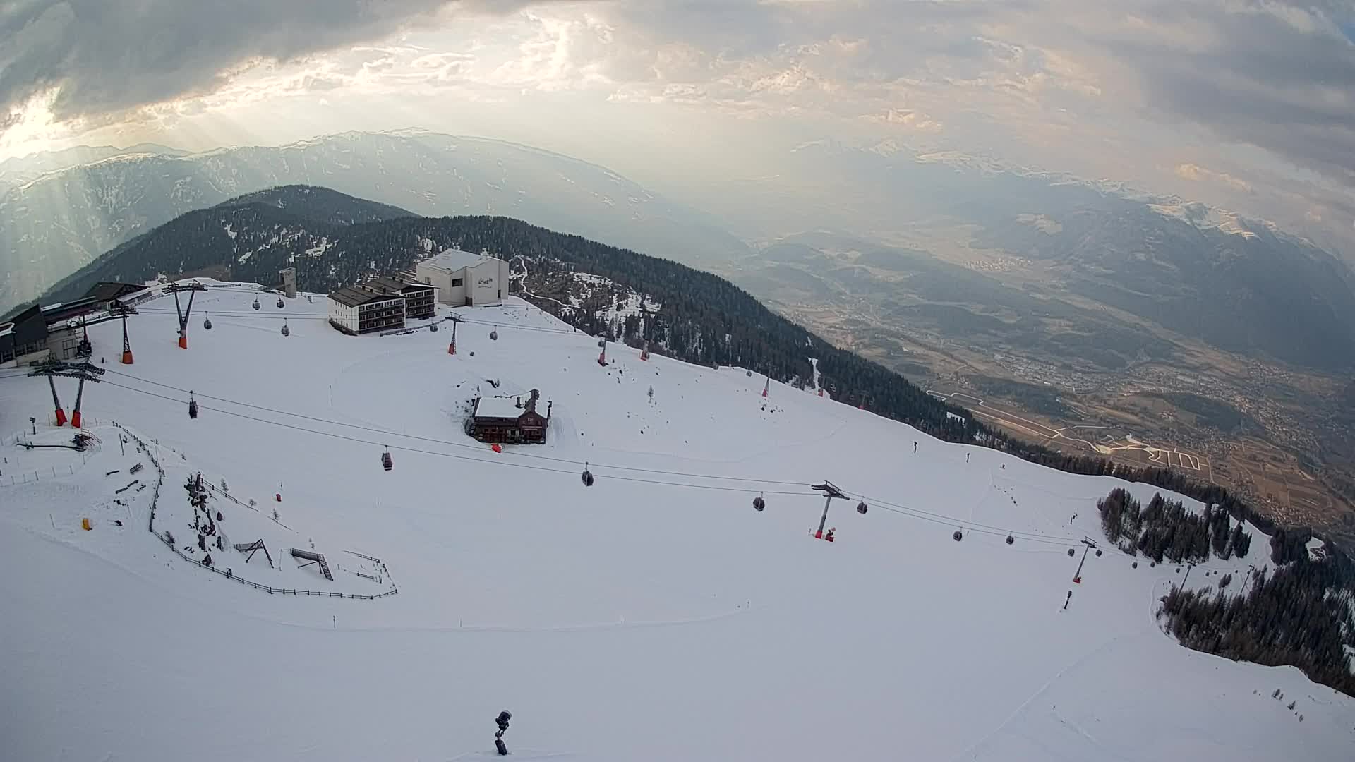 Skigebiet Kronplatz Gipfel | Blick auf Bruneck