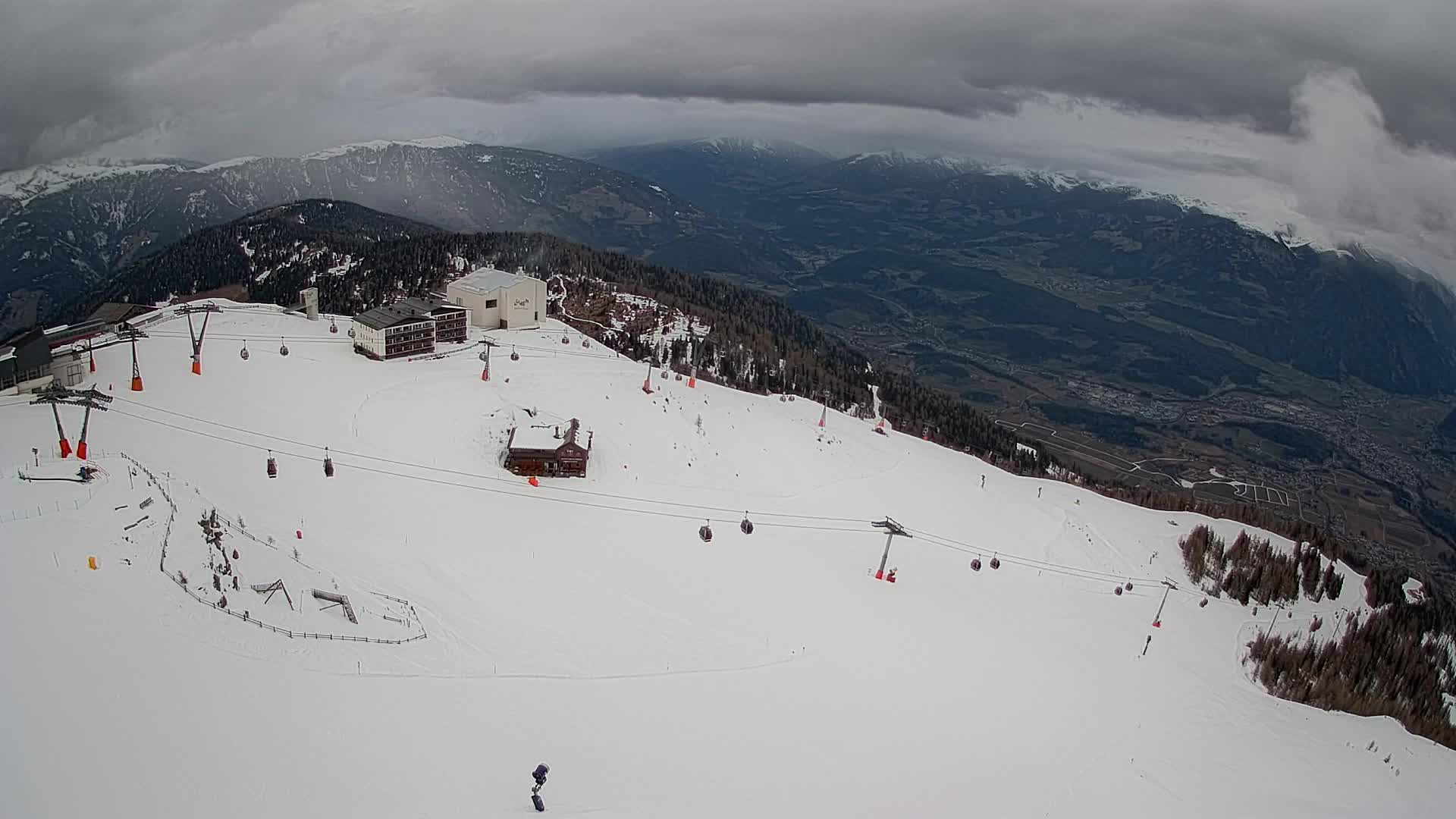 Stazione sciistica di Plan de Corones | vista su Brunico