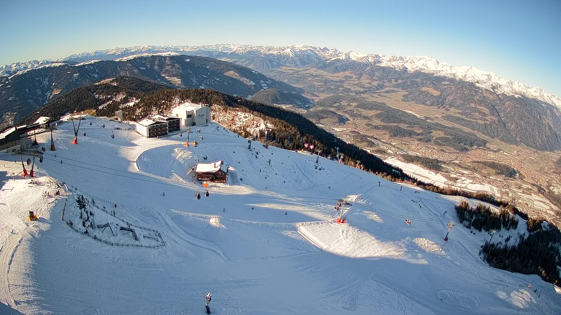 Cima estación de esquí Kronplatz | vista hacia Brunico