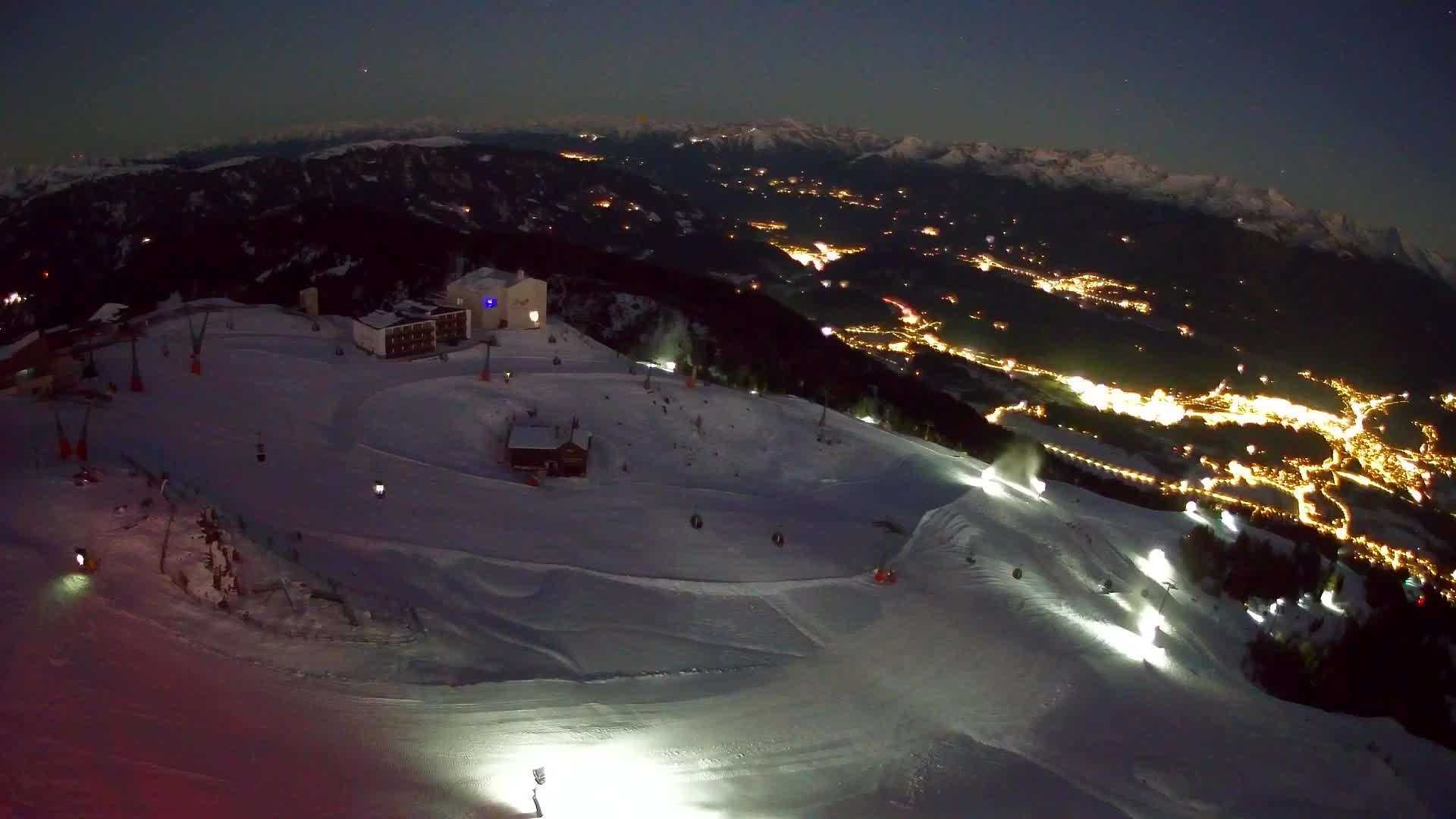 Cima estación de esquí Kronplatz | vista hacia Brunico