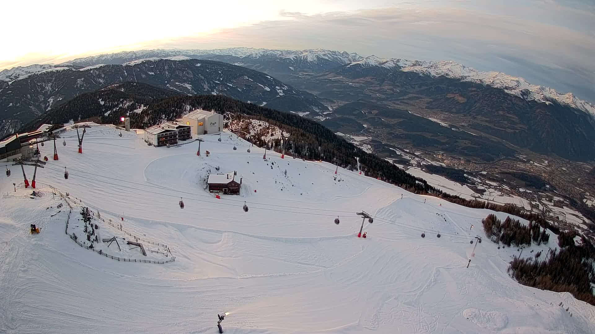 Skigebiet Kronplatz Gipfel | Blick auf Bruneck