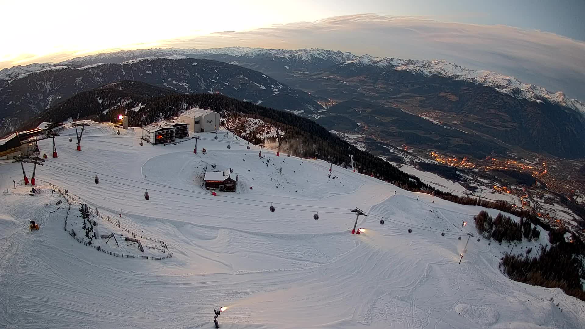 Skigebiet Kronplatz Gipfel | Blick auf Bruneck