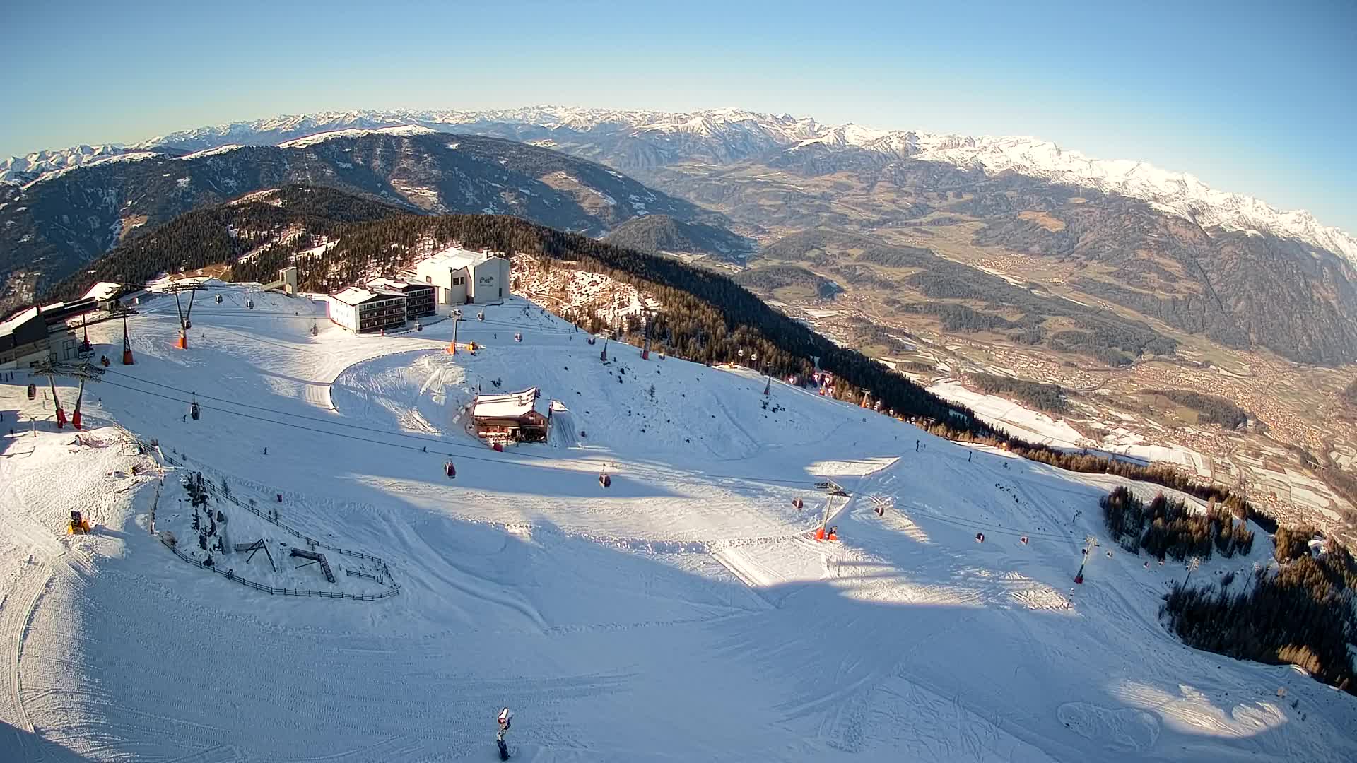 Skigebiet Kronplatz Gipfel | Blick auf Bruneck
