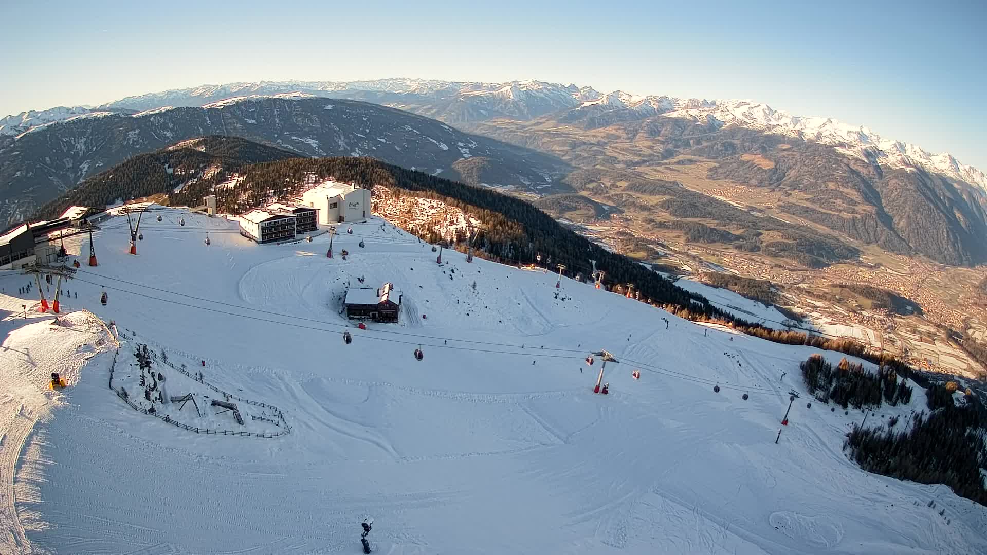 Cima estación de esquí Kronplatz | vista hacia Brunico