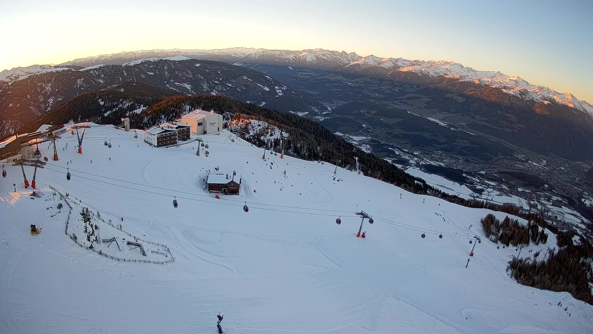 Skigebiet Kronplatz Gipfel | Blick auf Bruneck