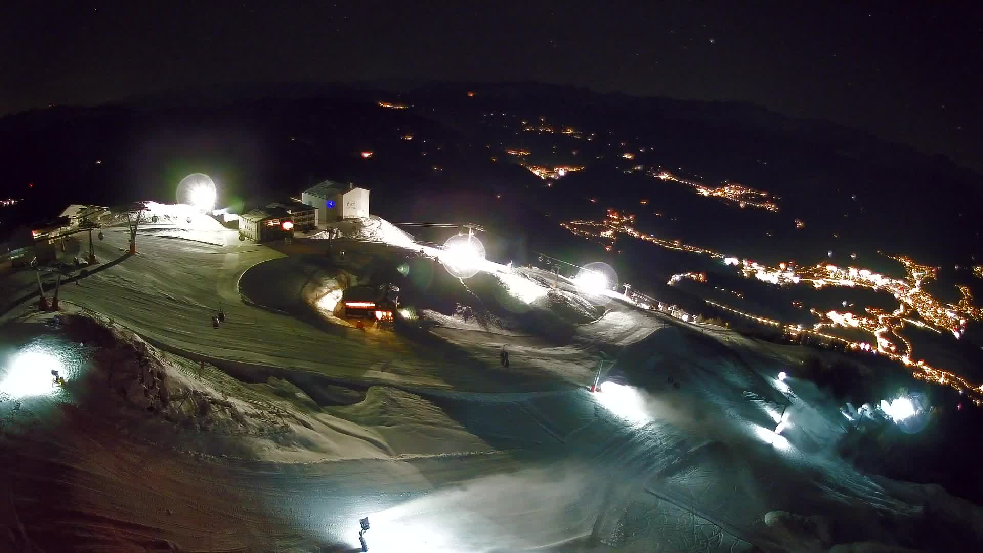 Cima estación de esquí Kronplatz | vista hacia Brunico