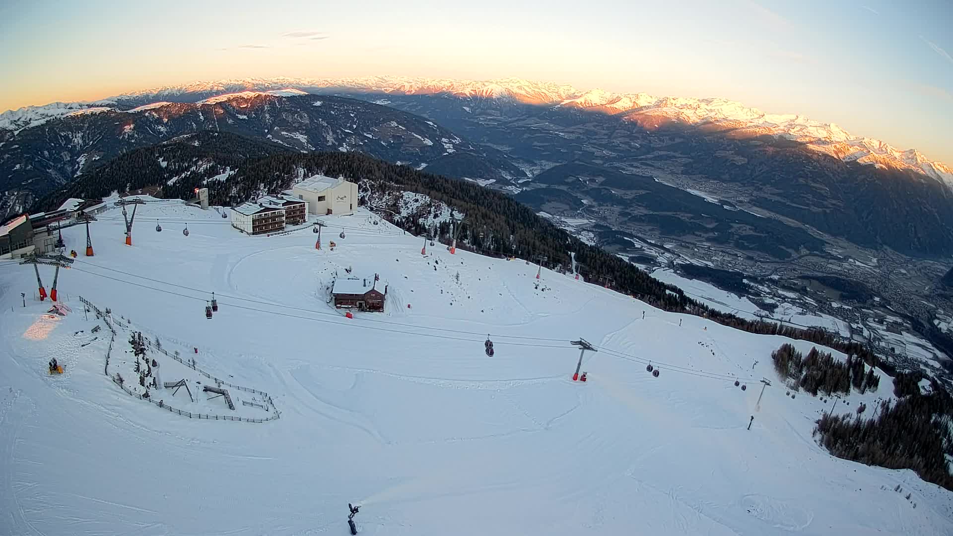 Skigebiet Kronplatz Gipfel | Blick auf Bruneck