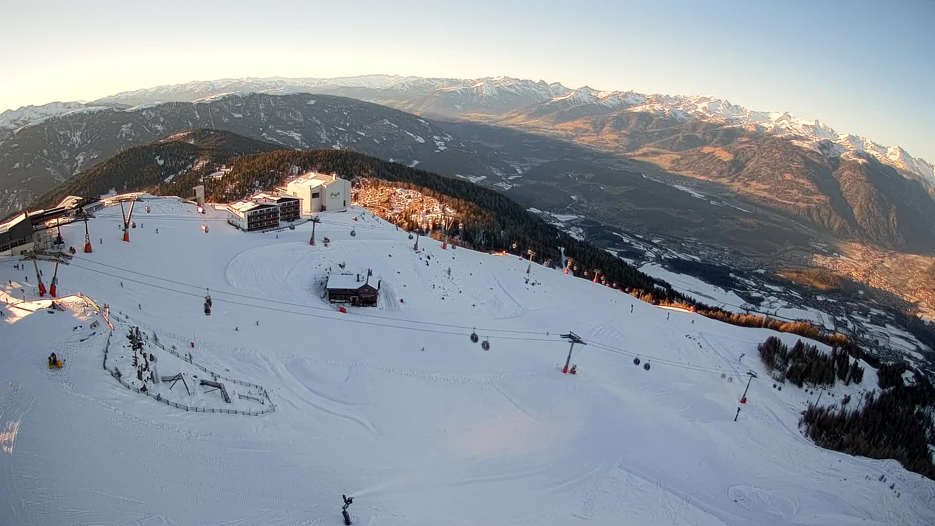 Skigebiet Kronplatz Gipfel | Blick auf Bruneck