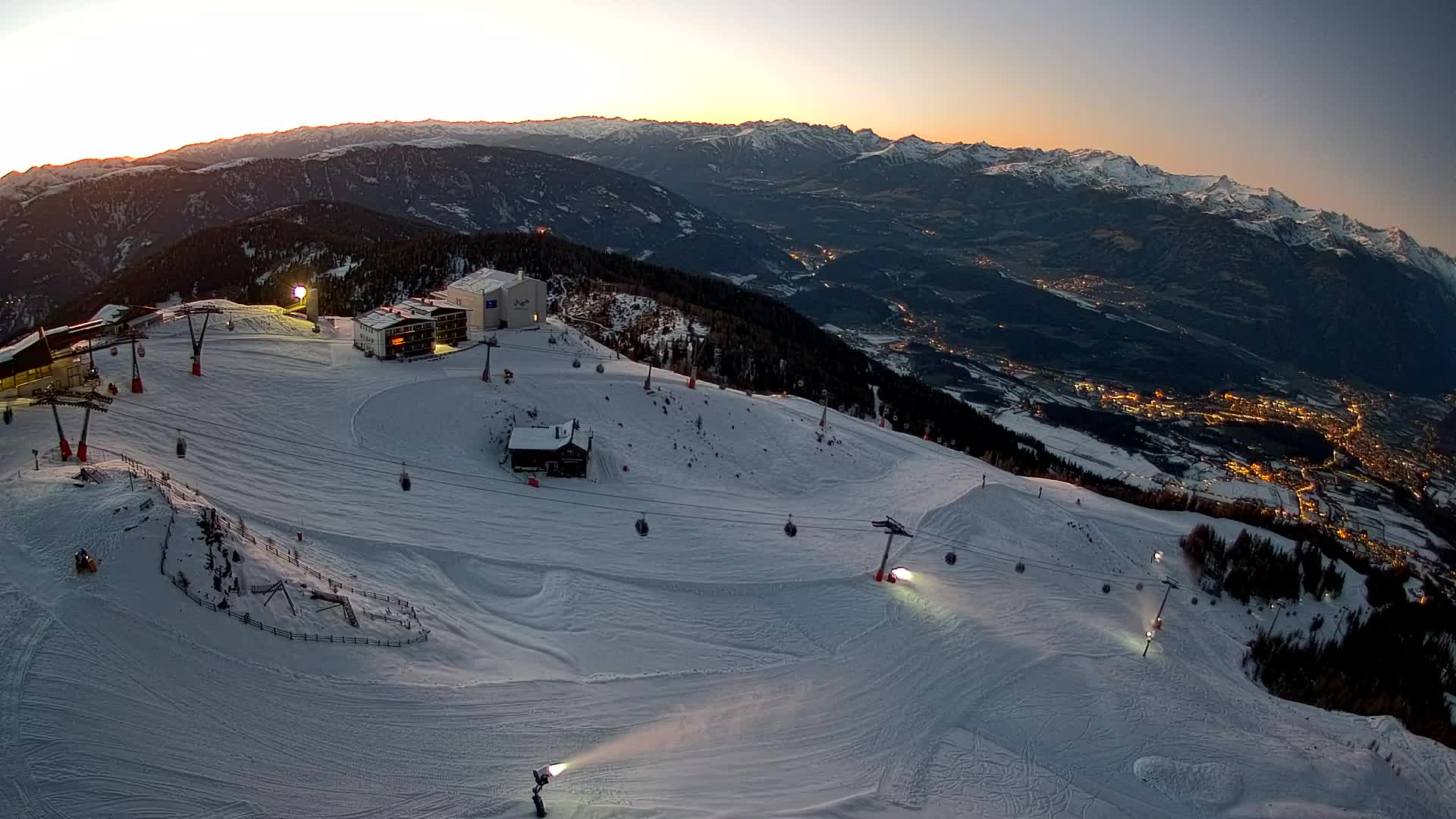Skigebiet Kronplatz Gipfel | Blick auf Bruneck