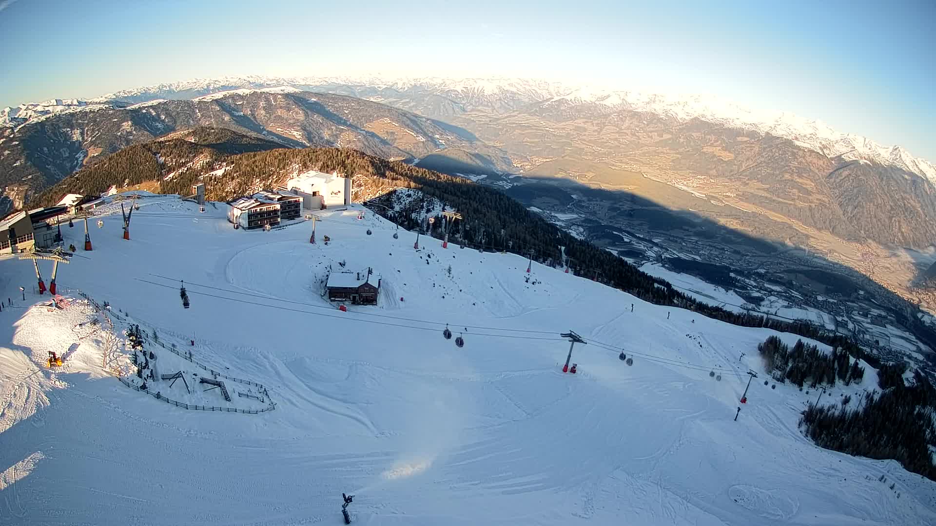 Skigebiet Kronplatz Gipfel | Blick auf Bruneck