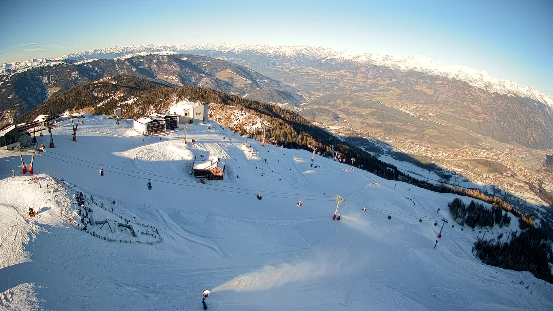 Stazione sciistica di Plan de Corones | vista su Brunico