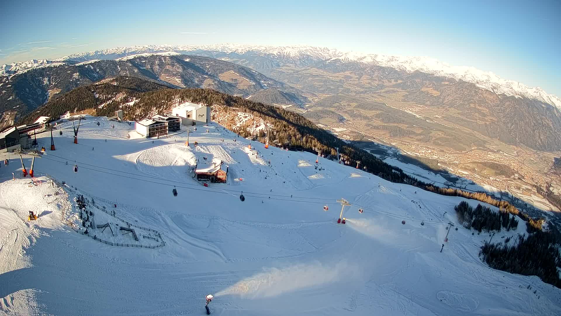 Stazione sciistica di Plan de Corones | vista su Brunico