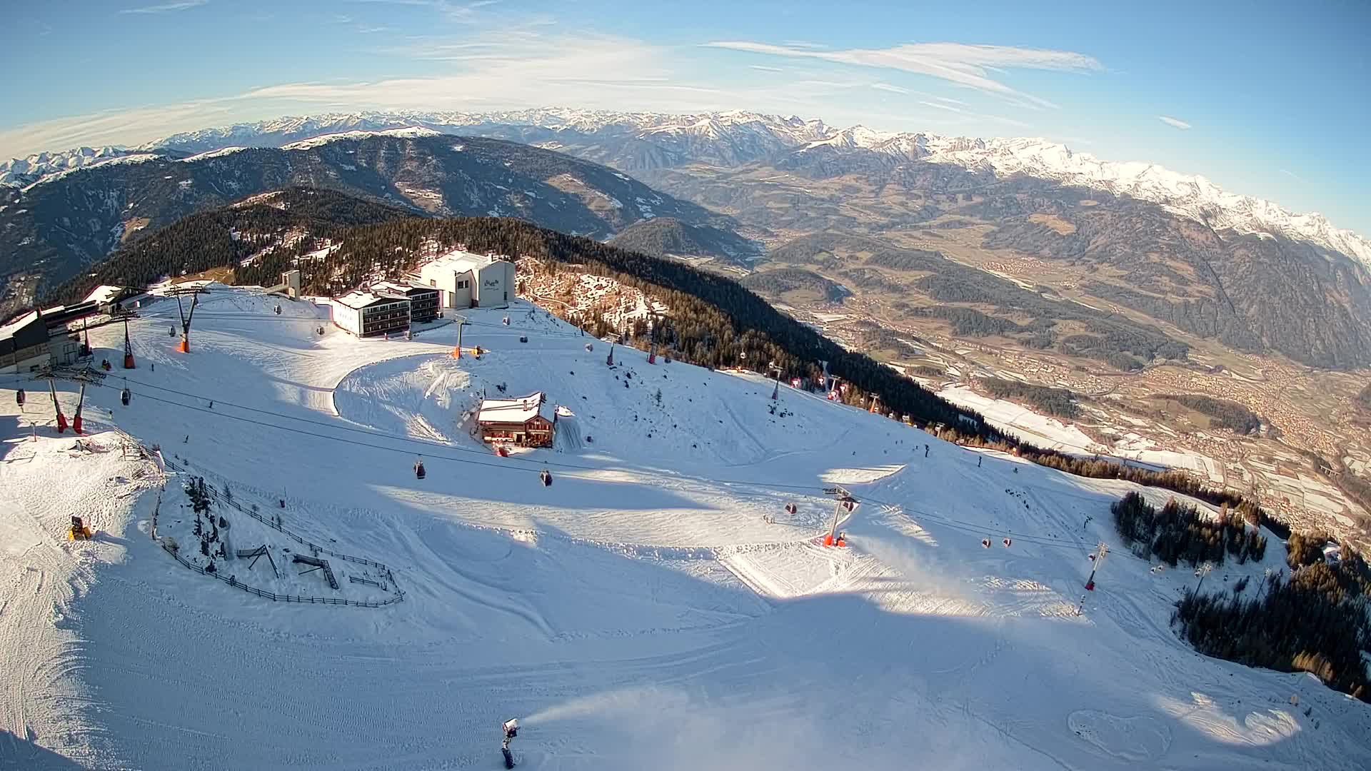Cima estación de esquí Kronplatz | vista hacia Brunico