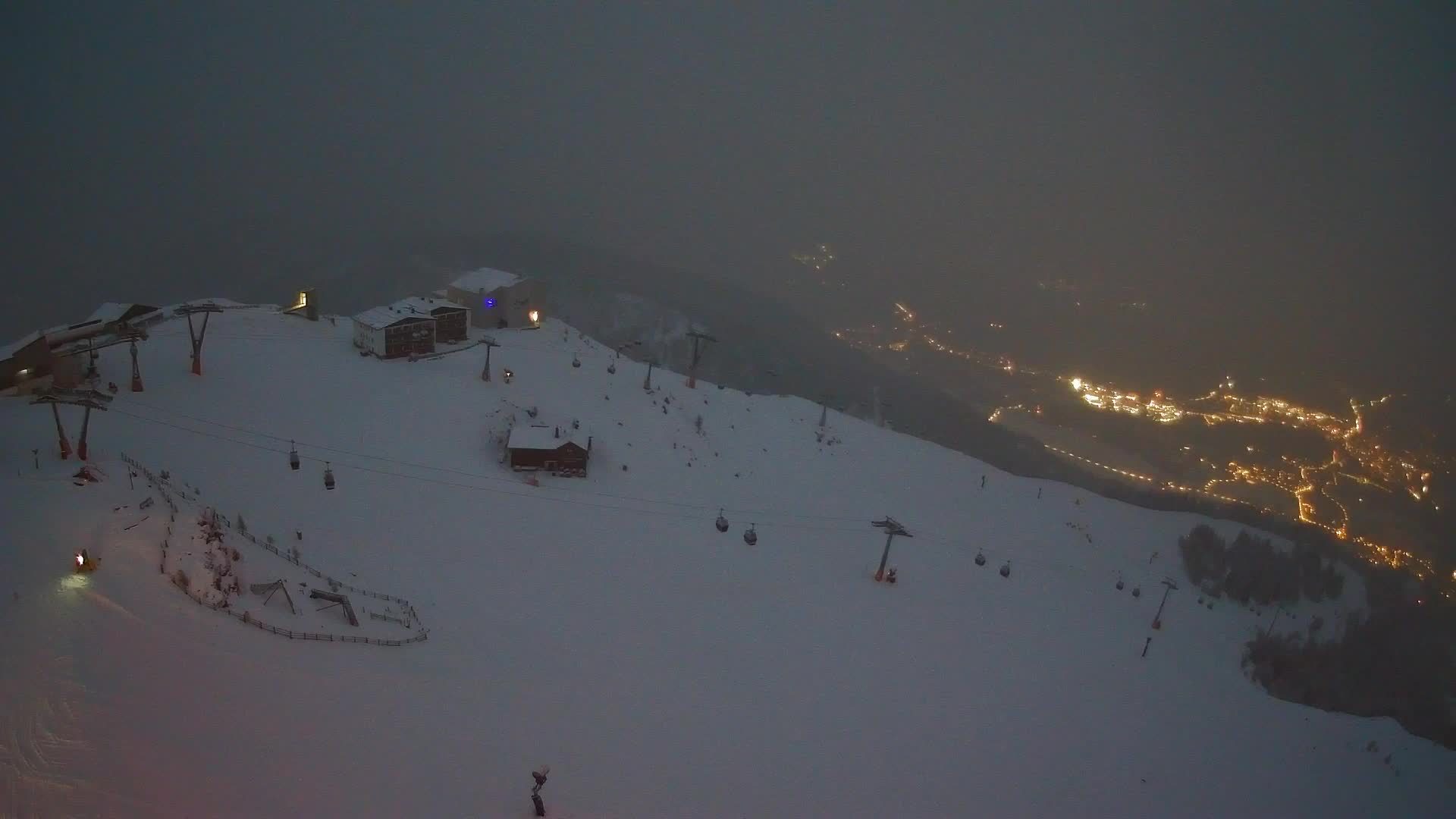 Cima estación de esquí Kronplatz | vista hacia Brunico