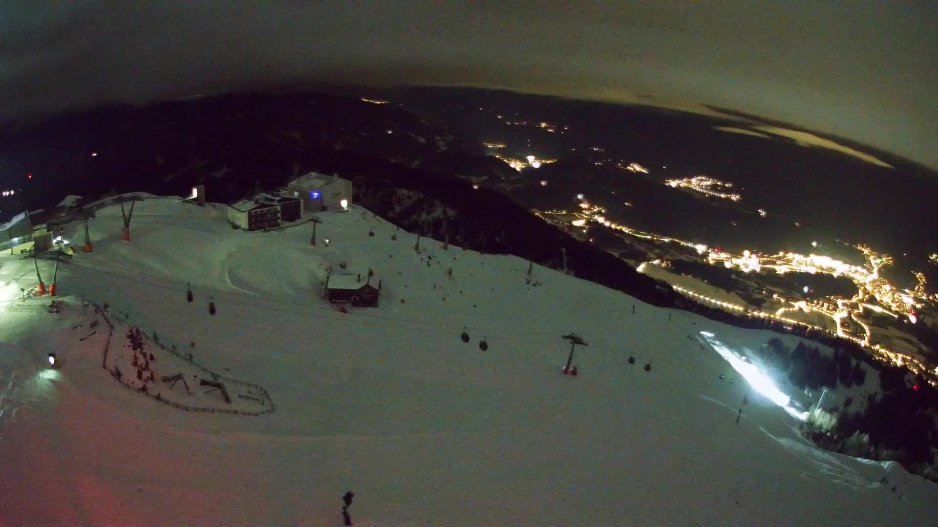 Cima estación de esquí Kronplatz | vista hacia Brunico