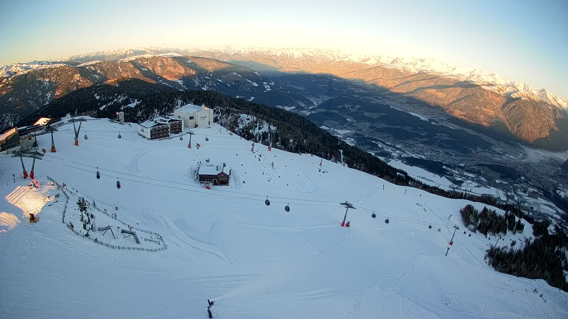 Skigebiet Kronplatz Gipfel | Blick auf Bruneck