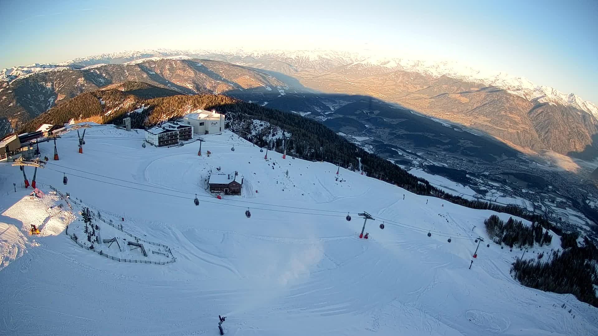 Skigebiet Kronplatz Gipfel | Blick auf Bruneck