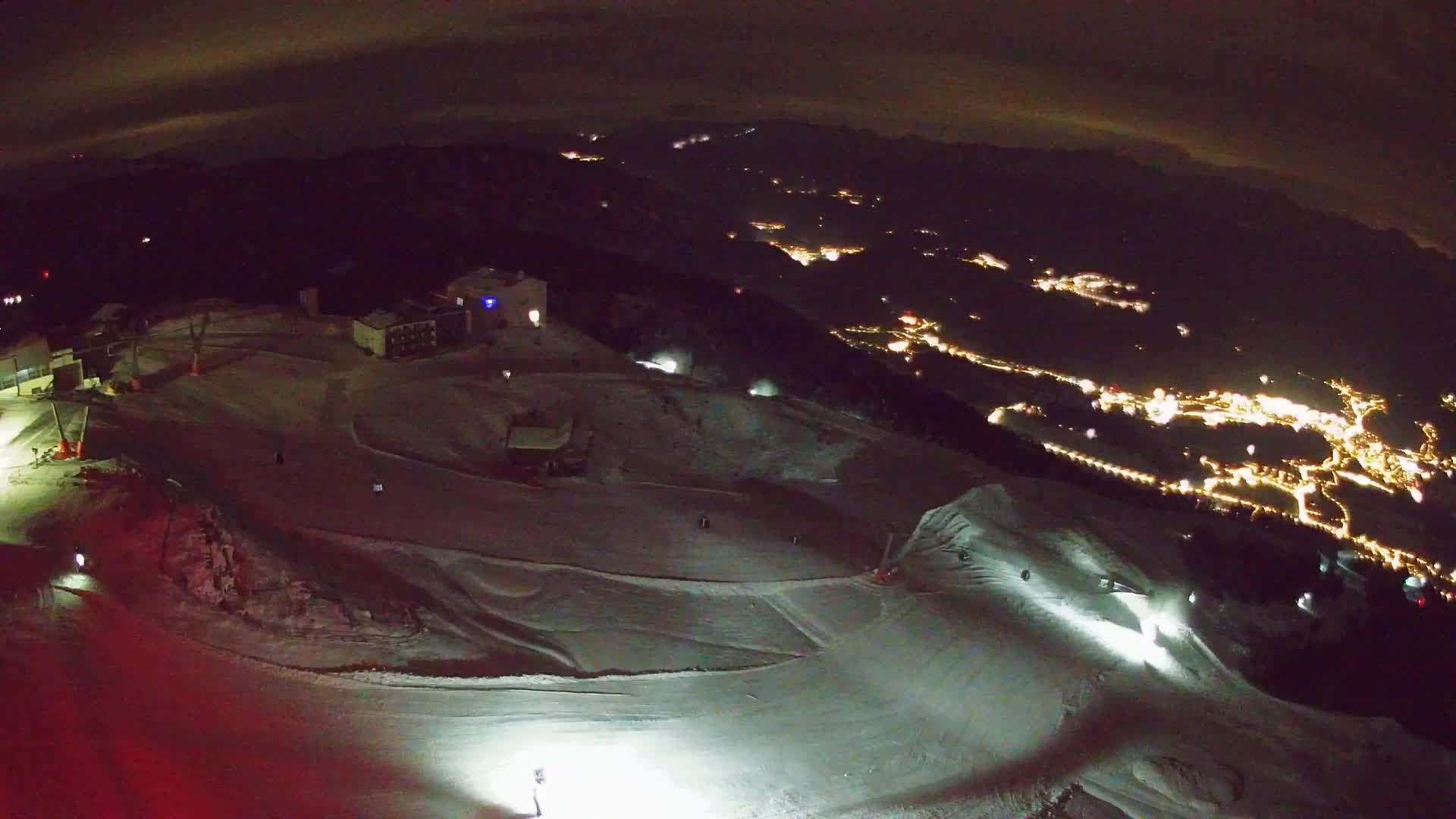 Cima estación de esquí Kronplatz | vista hacia Brunico