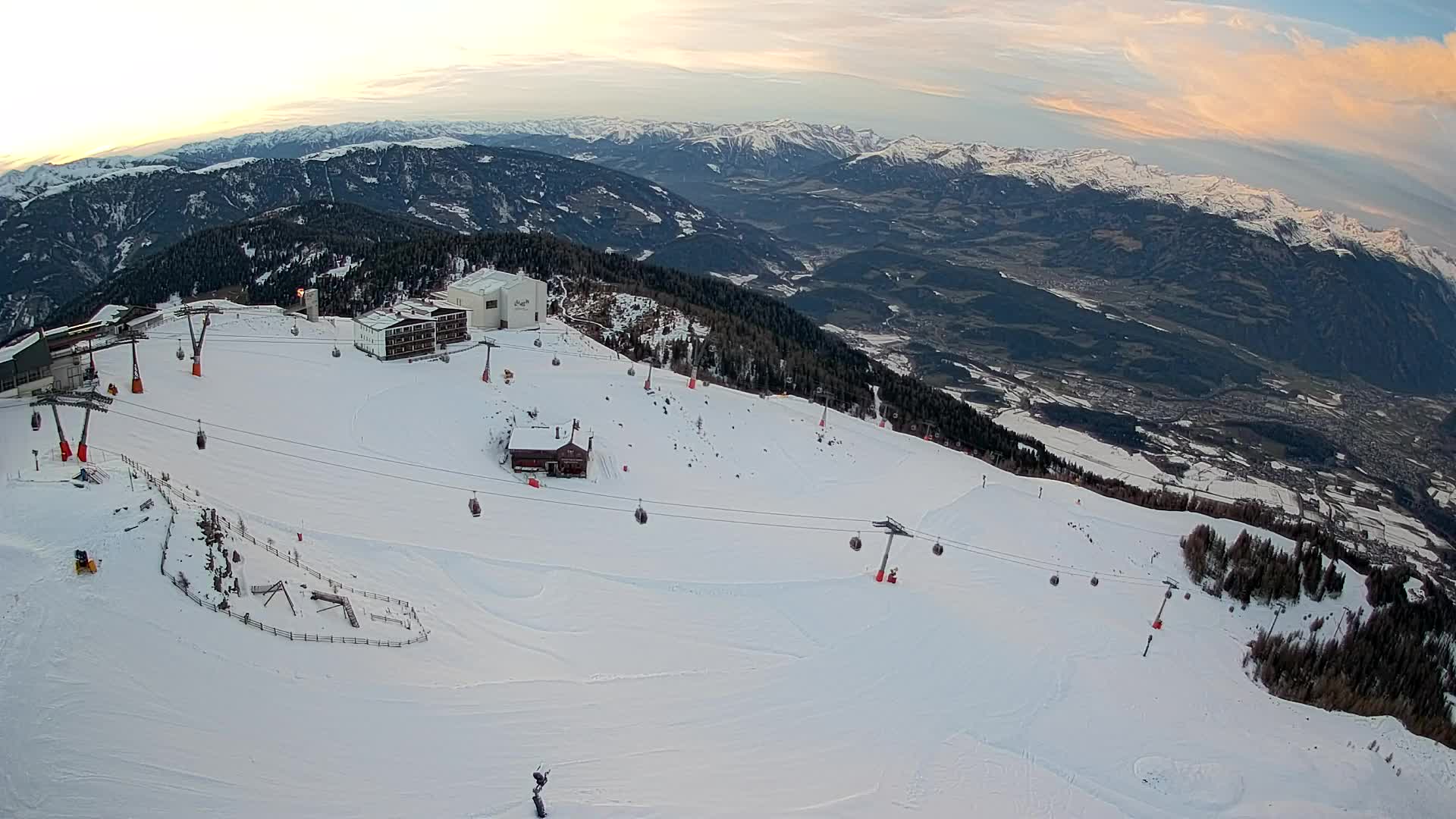 Skigebiet Kronplatz Gipfel | Blick auf Bruneck